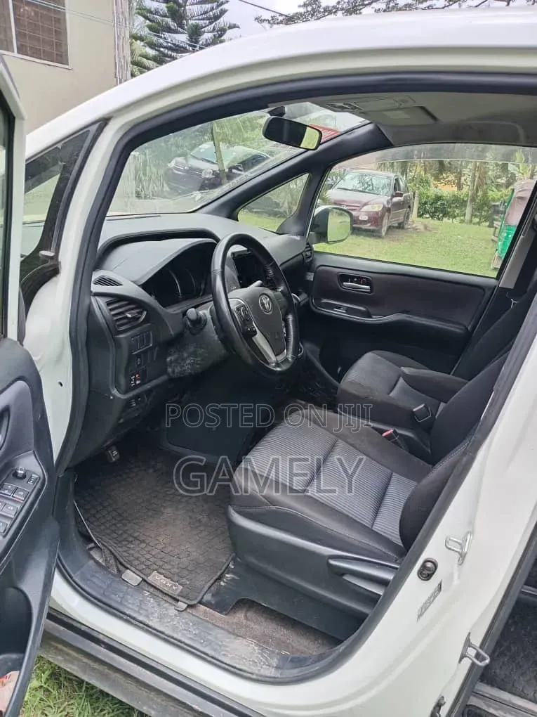 Toyota Voxy 2014 White