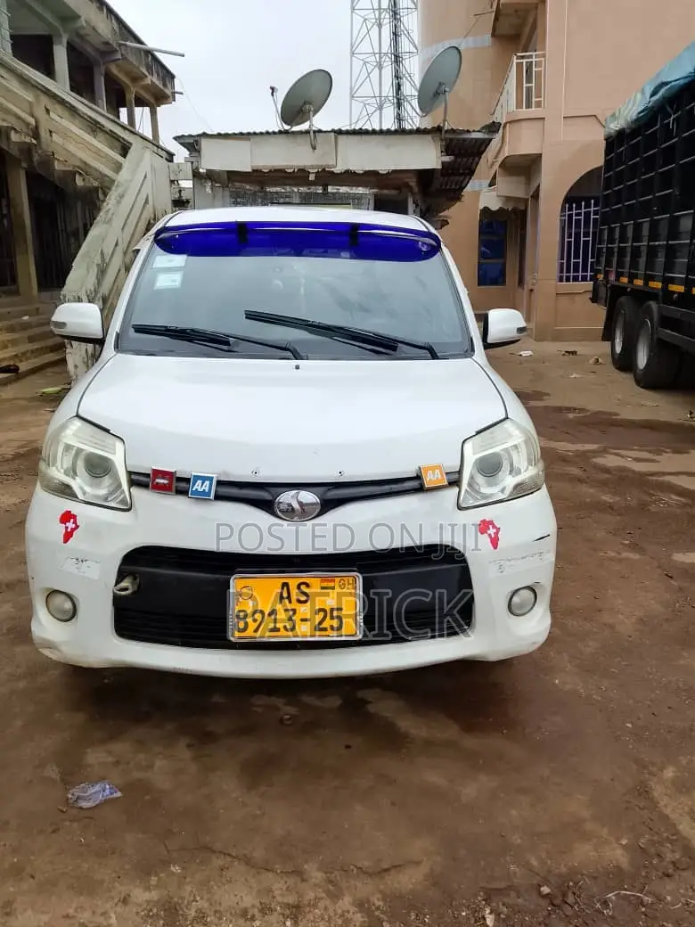 Toyota Sienta 2014 White