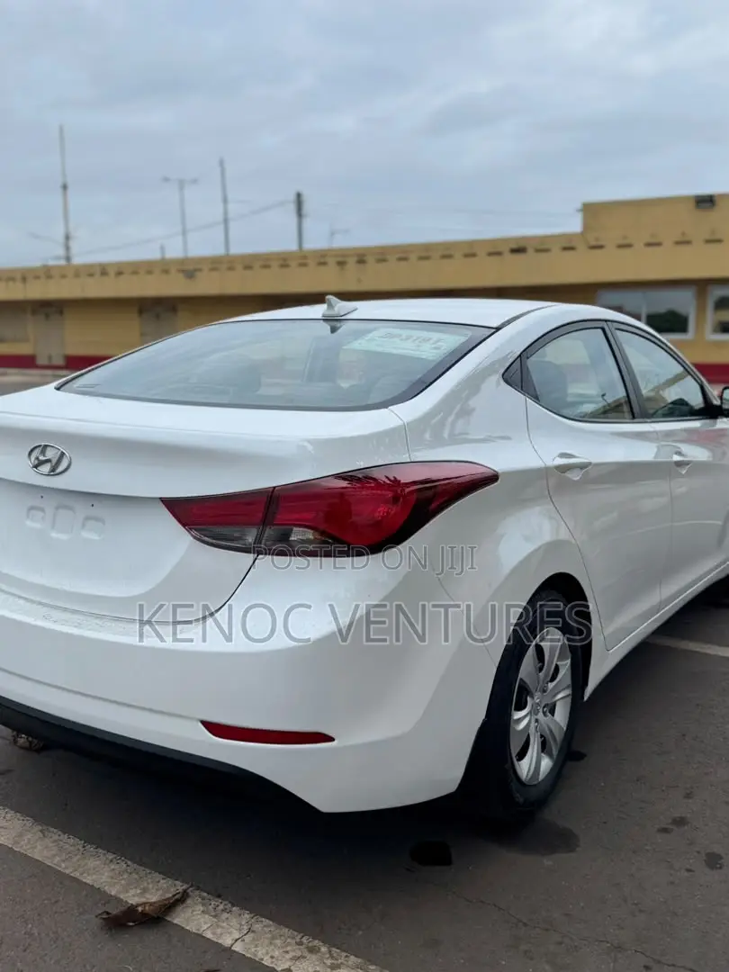Hyundai Elantra SE Sedan FWD (1.8L 4cyl 6A) 2016 White