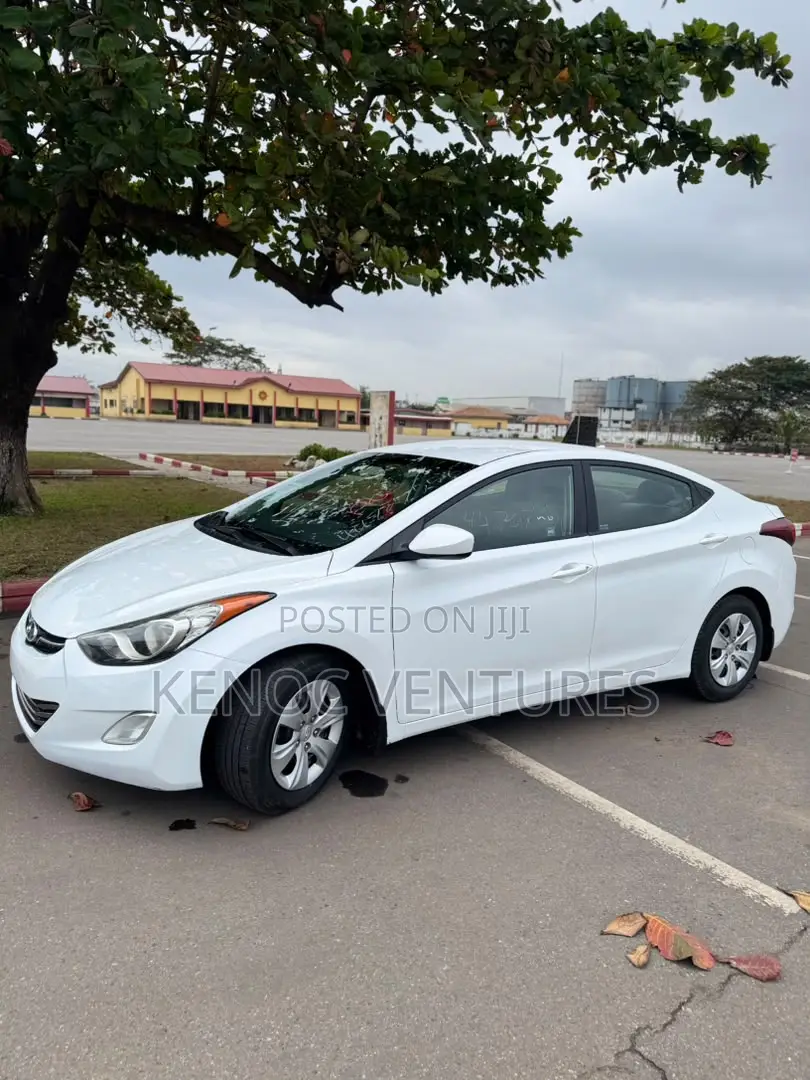 Hyundai Elantra SE Sedan FWD (1.8L 4cyl 6A) 2016 White