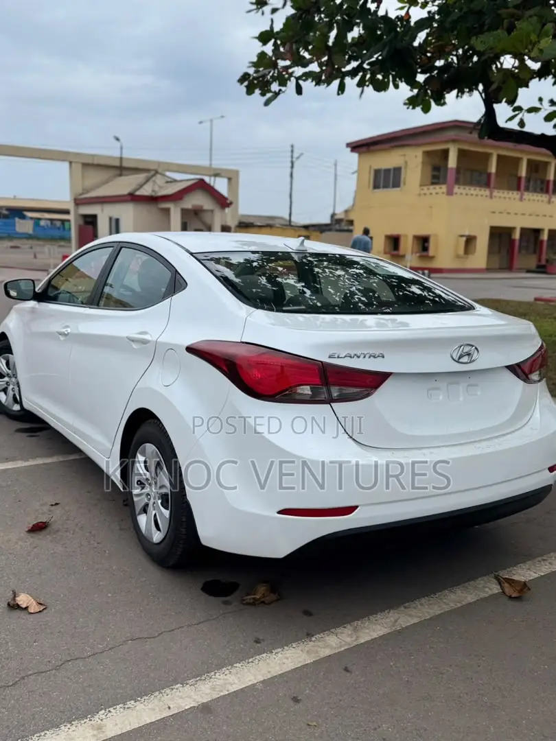 Hyundai Elantra SE Sedan FWD (1.8L 4cyl 6A) 2016 White