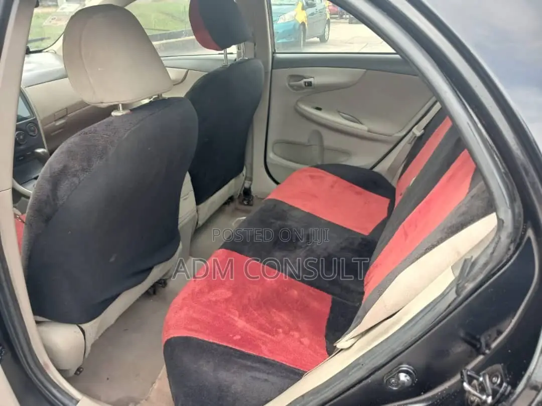 Toyota Corolla LE 4dr Sedan (1.8L 4cyl 4A) 2010 Black
