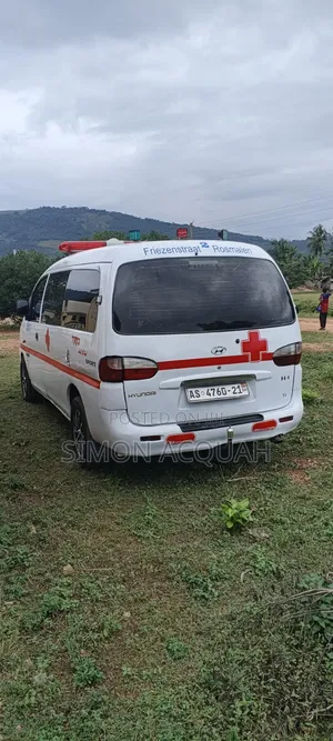 Hyundai H1 2005 White