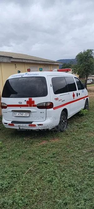 Hyundai H1 2005 White