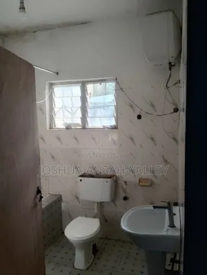 4bdrm Shared Apartment in Akosua Agyapon, Ga West Municipal for rent