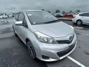 Toyota Vitz 2013 Silver