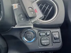 Toyota Vitz 2013 Silver