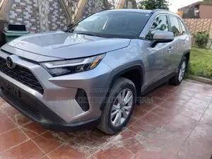 Toyota RAV4 XLE AWD 2023 Gray