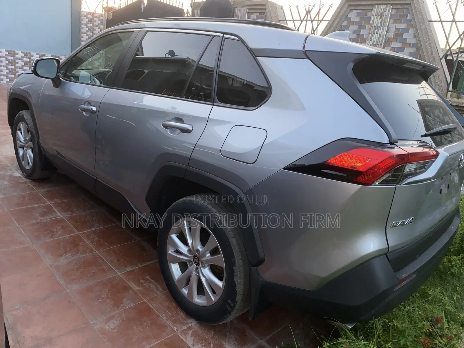 Toyota RAV4 XLE AWD 2023 Gray