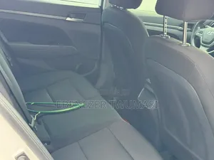 Hyundai Elantra SEL 2018 White