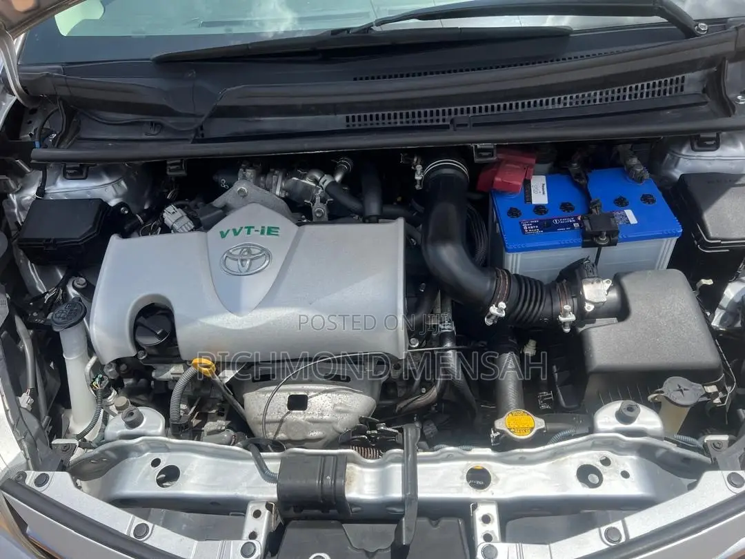 Toyota Vitz 2015 Gray