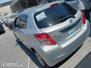 Toyota Vitz 2013 Silver