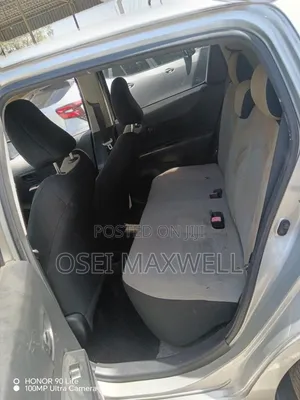Toyota Vitz 2013 Silver