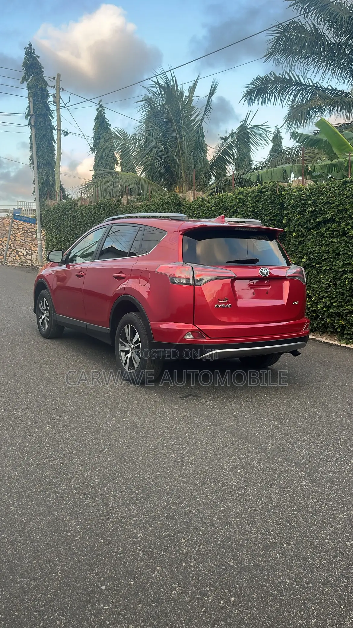 Toyota RAV4 XLE 4dr SUV AWD (2.5L 4cyl 6A) 2018 Red