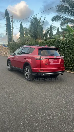 Toyota RAV4 XLE 4dr SUV AWD (2.5L 4cyl 6A) 2018 Red