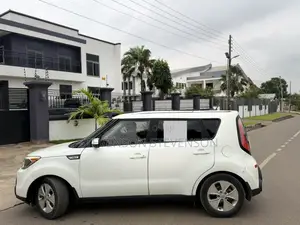 Kia Soul Base Hatchback 2016 White