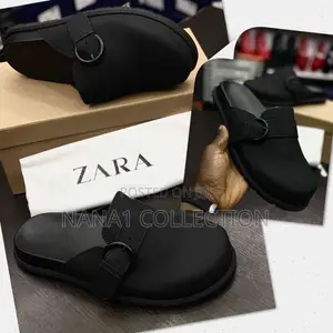 Zara Men’s Buckle Clogs