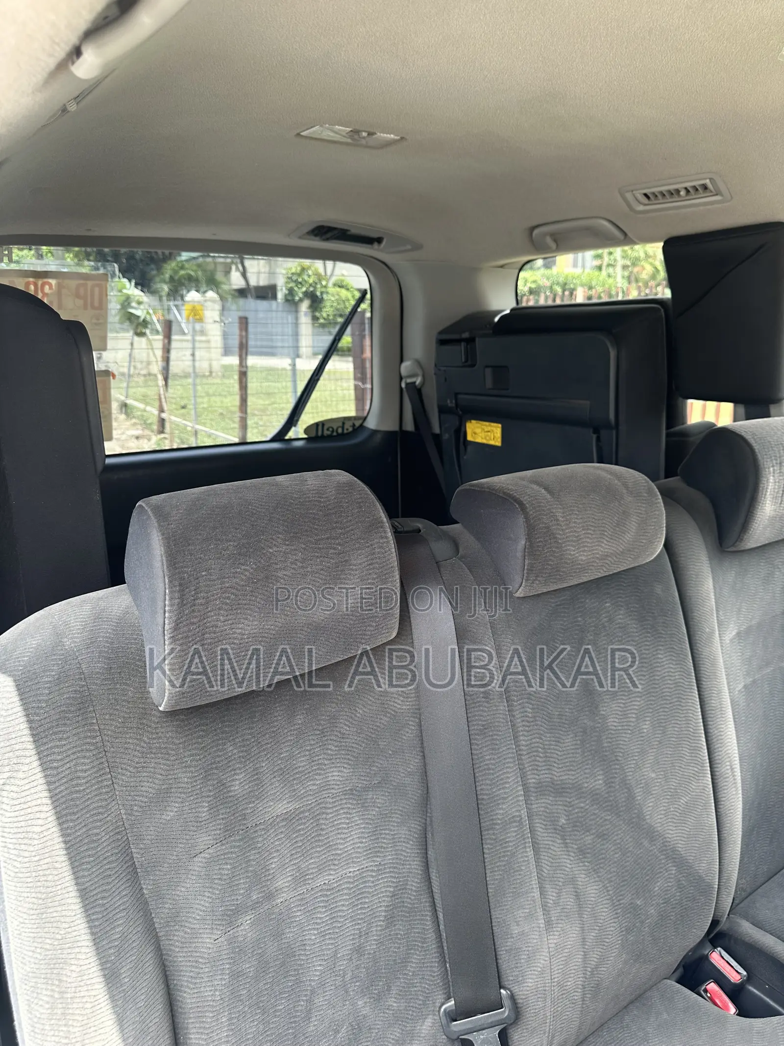 Toyota Voxy V 2WD 7-Seater 2010 White