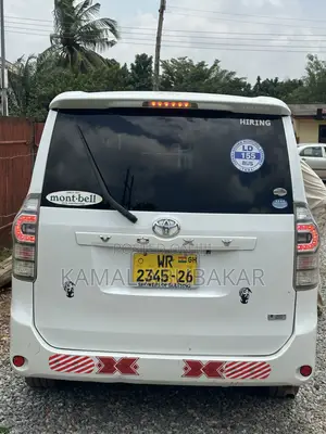 Toyota Voxy V 2WD 7-Seater 2010 White