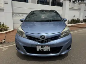 Toyota Vitz 1.3 FWD 5dr 2013 Blue
