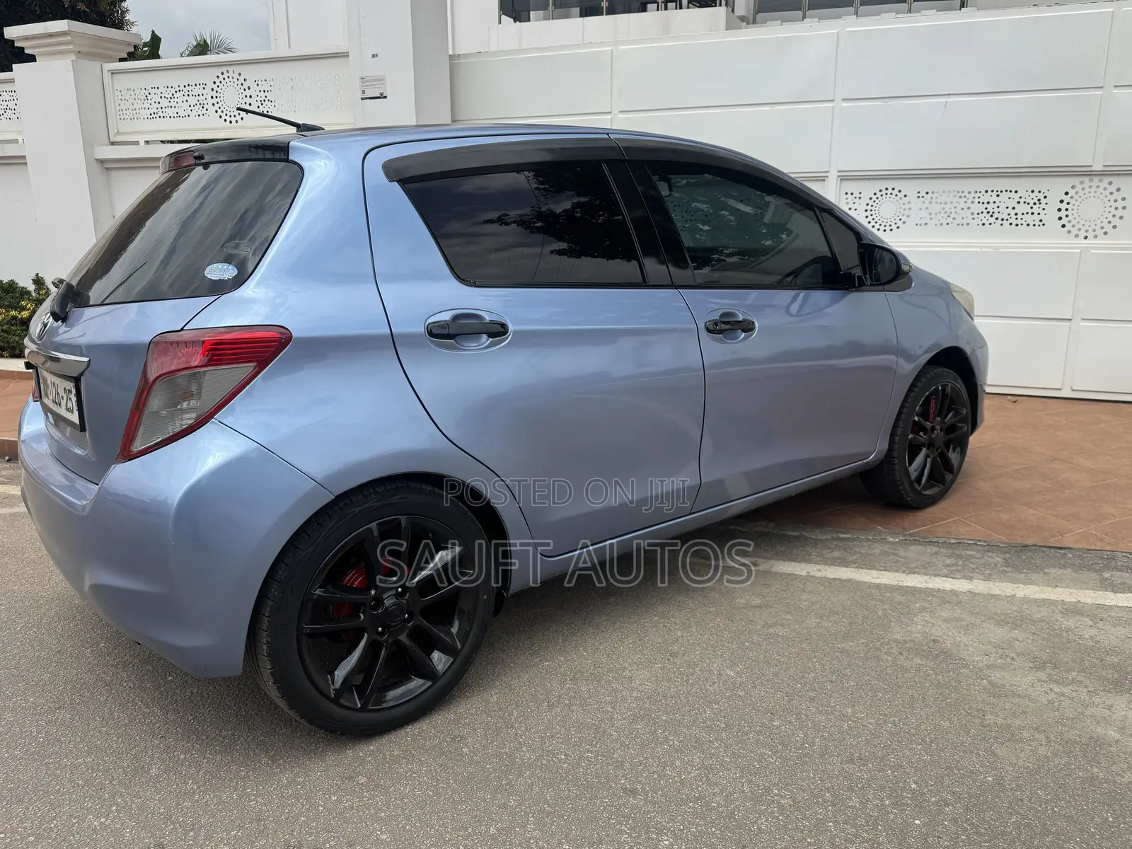 Toyota Vitz 1.3 FWD 5dr 2013 Blue