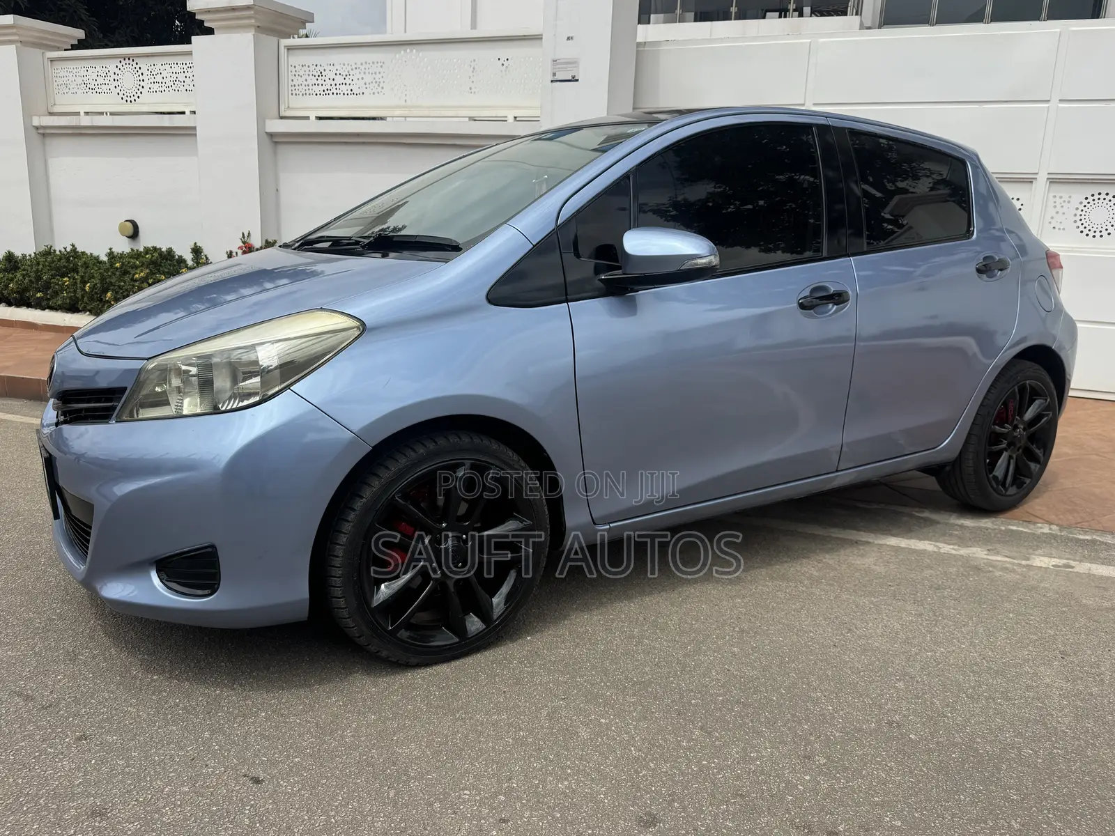 Toyota Vitz 1.3 FWD 5dr 2013 Blue