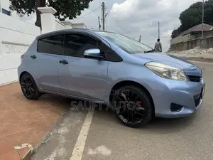 Toyota Vitz 1.3 FWD 5dr 2013 Blue