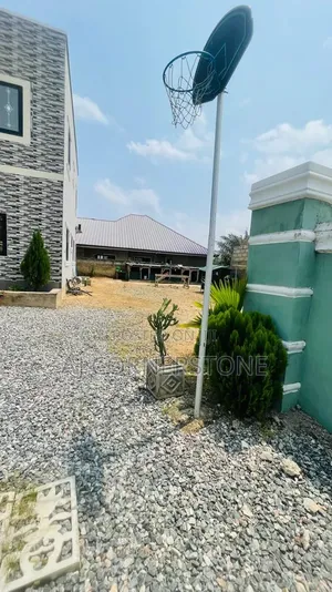 6bdrm House in Manhean for sale