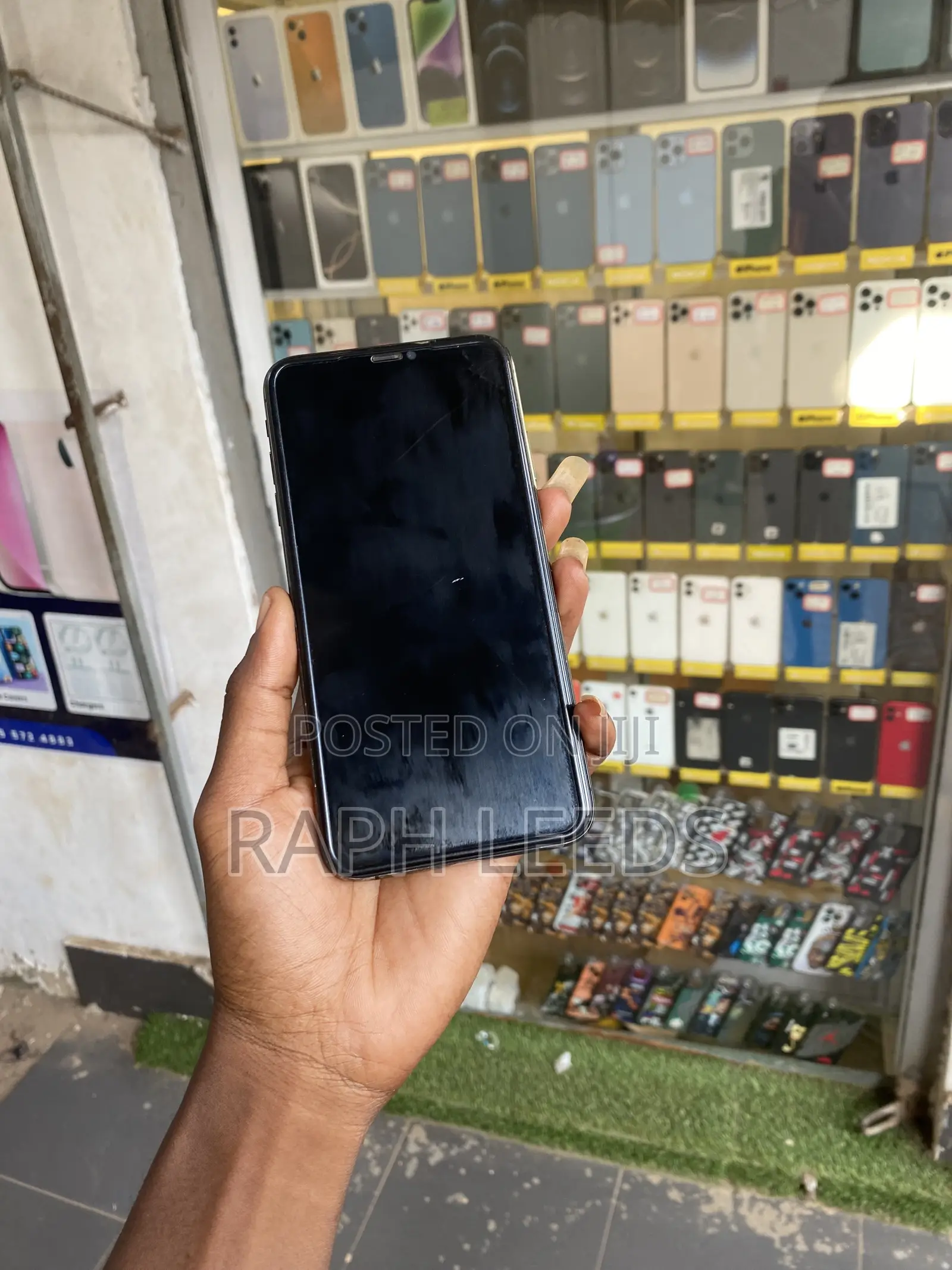 New Apple iPhone 11 64 GB Black