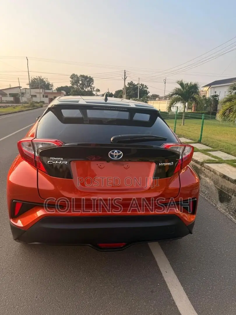 Toyota C-HR XLE FWD Sport Utility (2.0L 4cyl 2AM) 2018 Orange