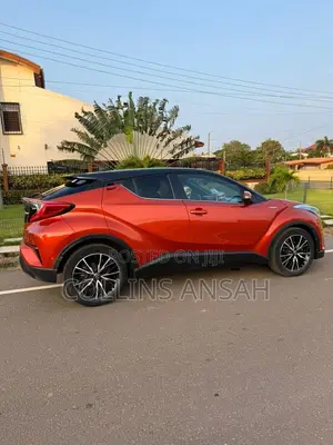 Toyota C-HR XLE FWD Sport Utility (2.0L 4cyl 2AM) 2018 Orange