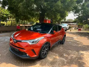 Toyota C-HR XLE FWD Sport Utility (2.0L 4cyl 2AM) 2018 Orange