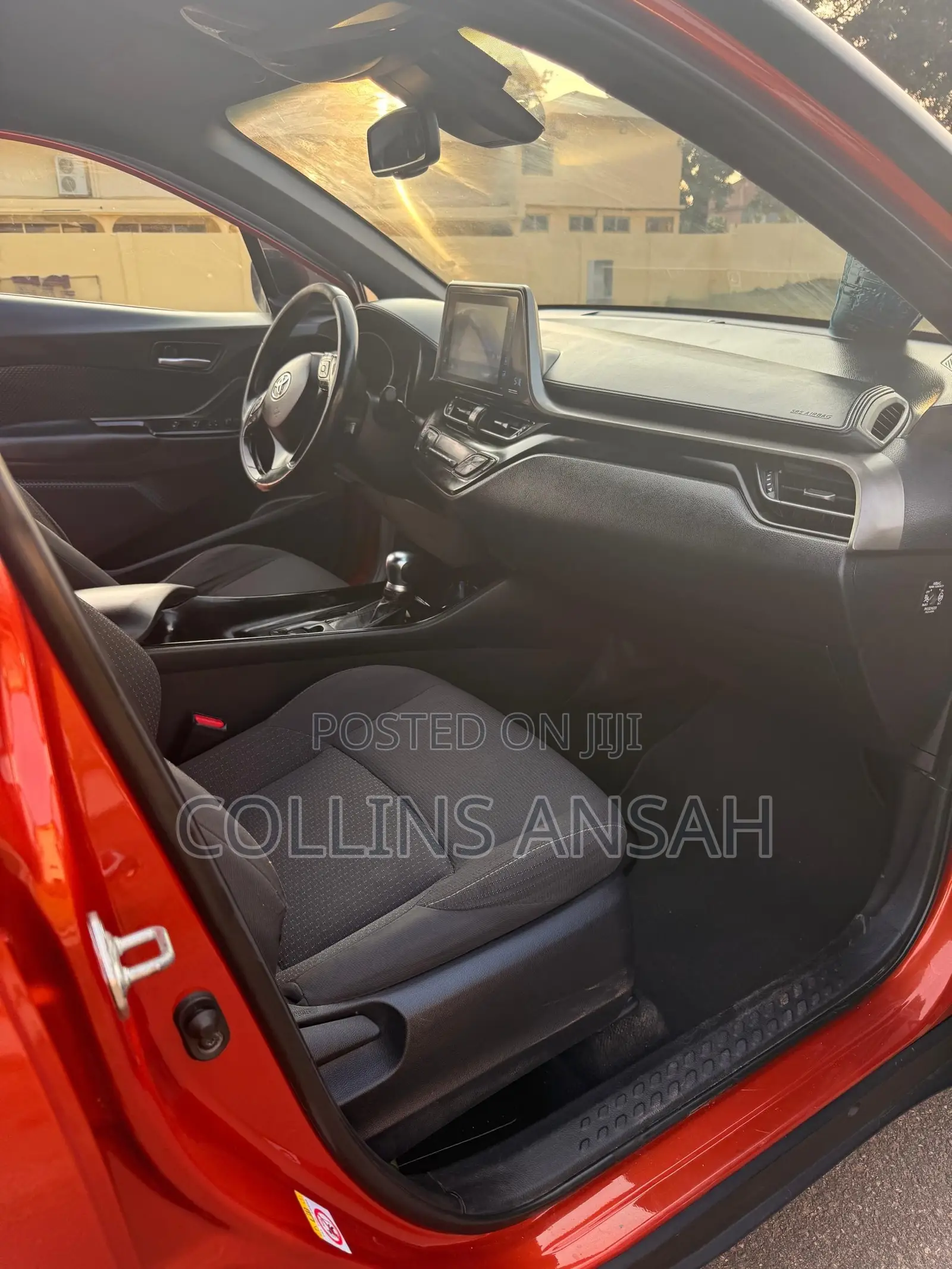 Toyota C-HR XLE FWD Sport Utility (2.0L 4cyl 2AM) 2018 Orange