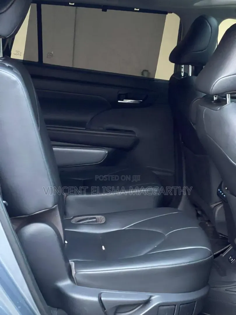 Toyota Highlander 2022 Blue