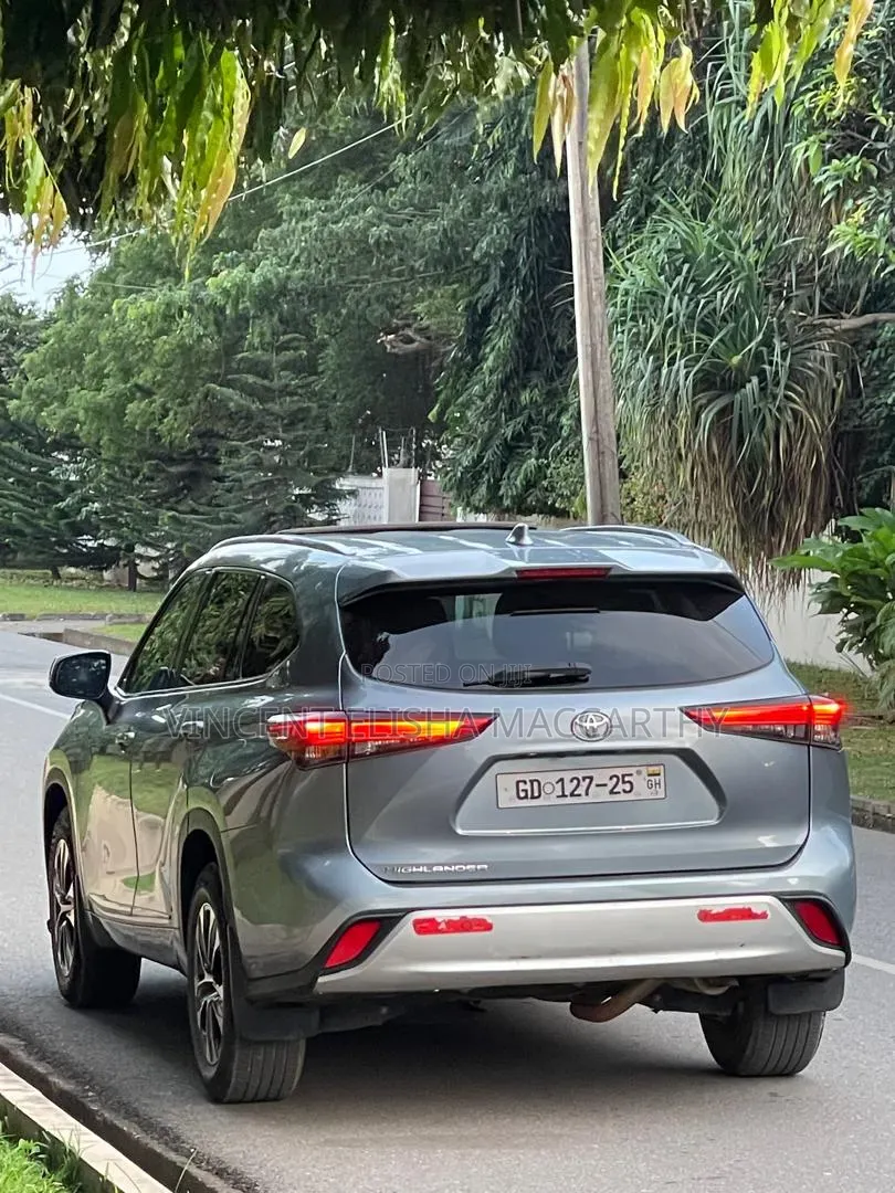Toyota Highlander 2022 Blue