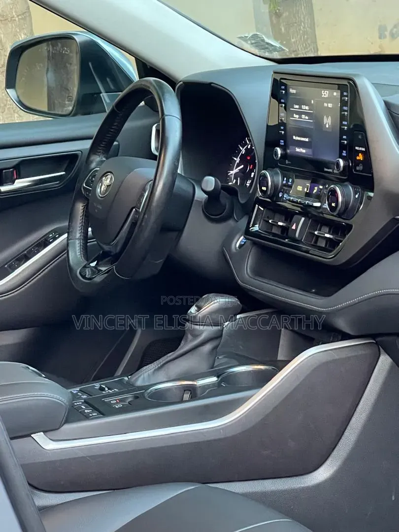 Toyota Highlander 2022 Blue