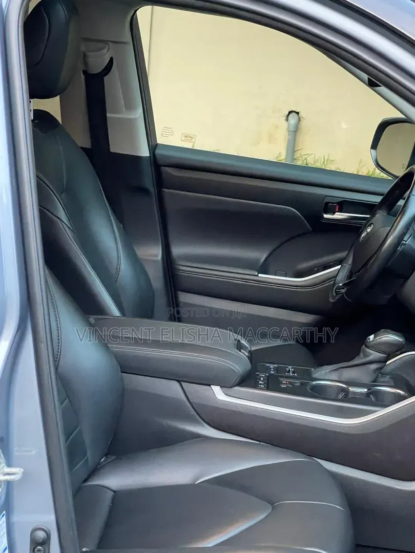 Toyota Highlander 2022 Blue
