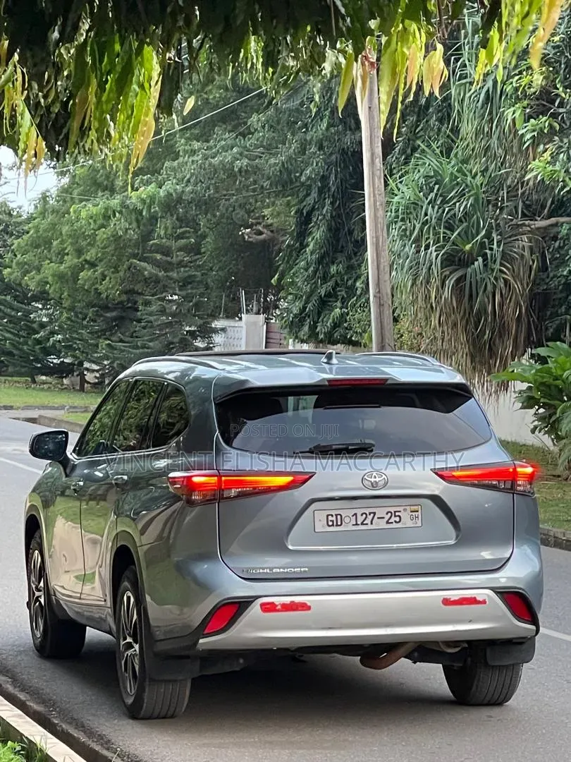 Toyota Highlander 2022 Blue