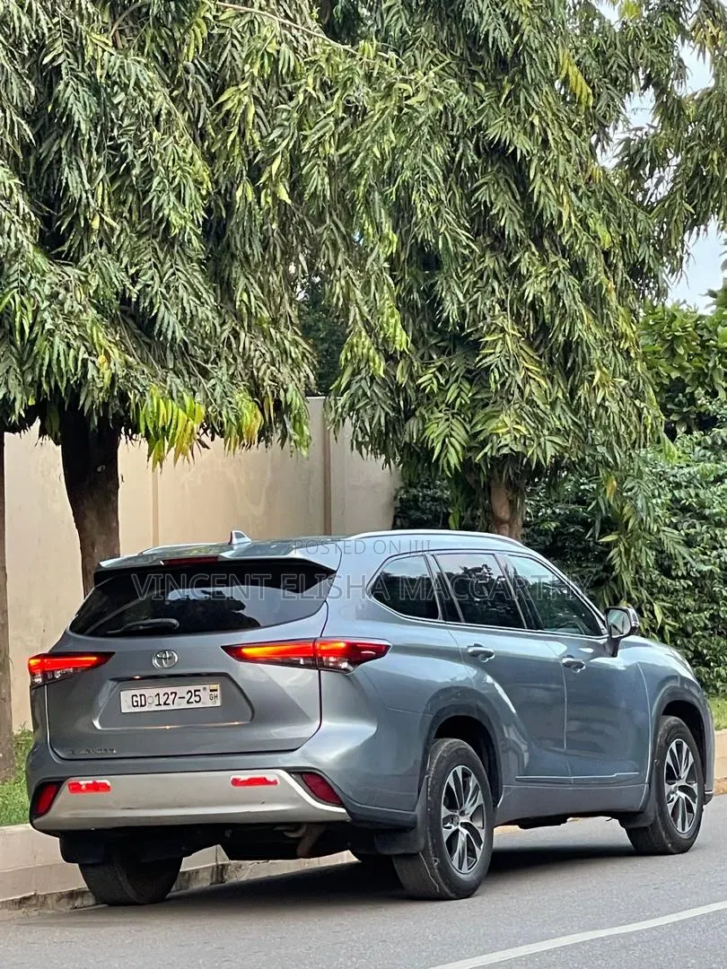 Toyota Highlander 2022 Blue