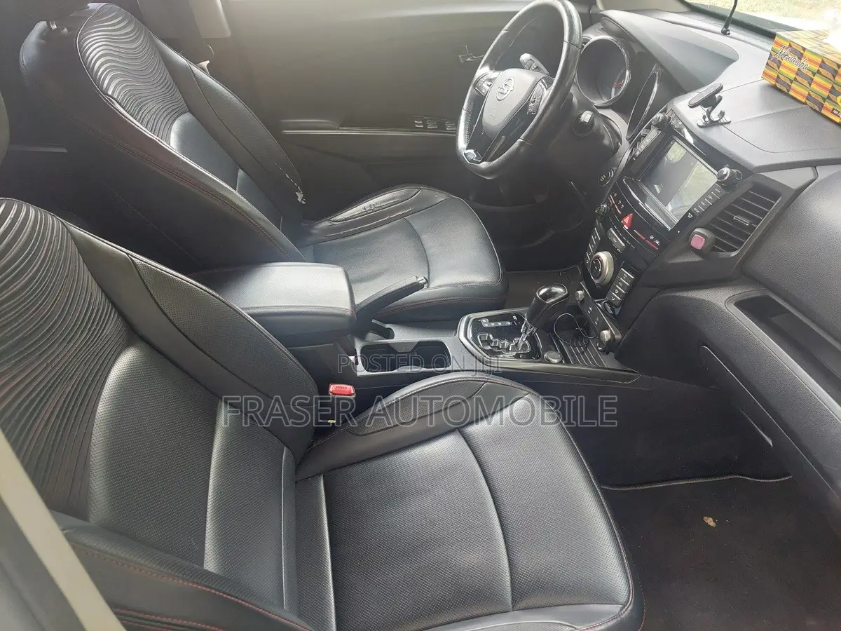 SsangYong Tivoli 2017 White