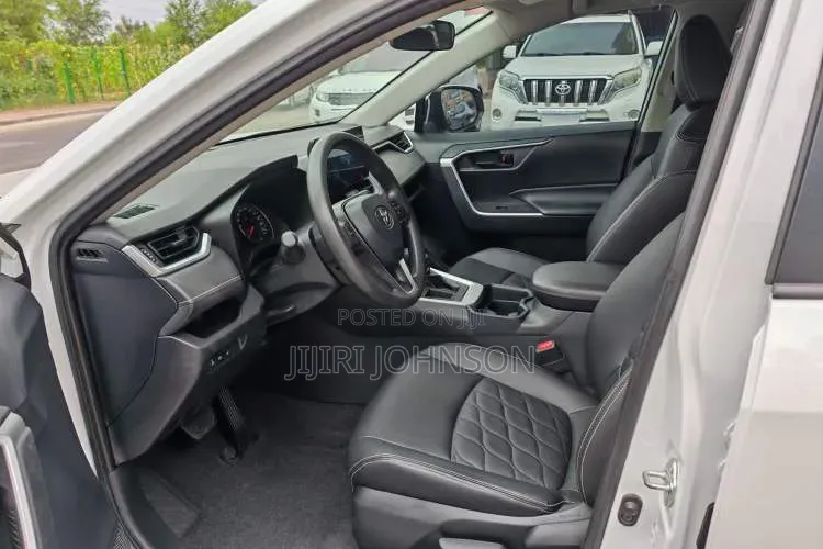 Toyota RAV4 2023 White