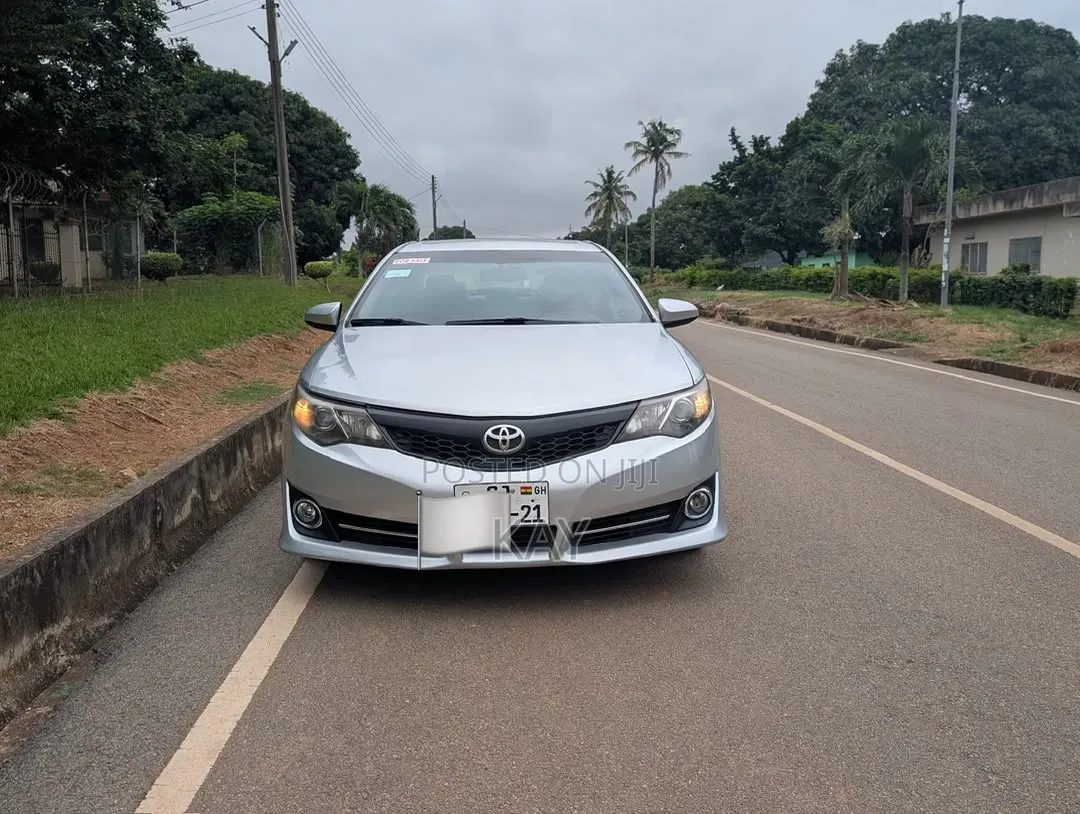 Toyota Camry SE 4dr Sedan (2.5L 4cyl 6A) 2013 Silver