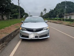 Toyota Camry SE 4dr Sedan (2.5L 4cyl 6A) 2013 Silver