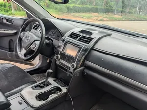 Toyota Camry SE 4dr Sedan (2.5L 4cyl 6A) 2013 Silver
