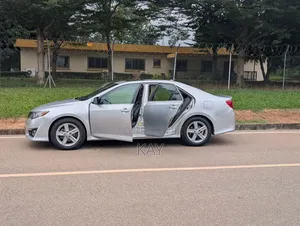 Toyota Camry SE 4dr Sedan (2.5L 4cyl 6A) 2013 Silver