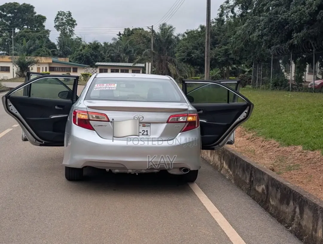 Toyota Camry SE 4dr Sedan (2.5L 4cyl 6A) 2013 Silver