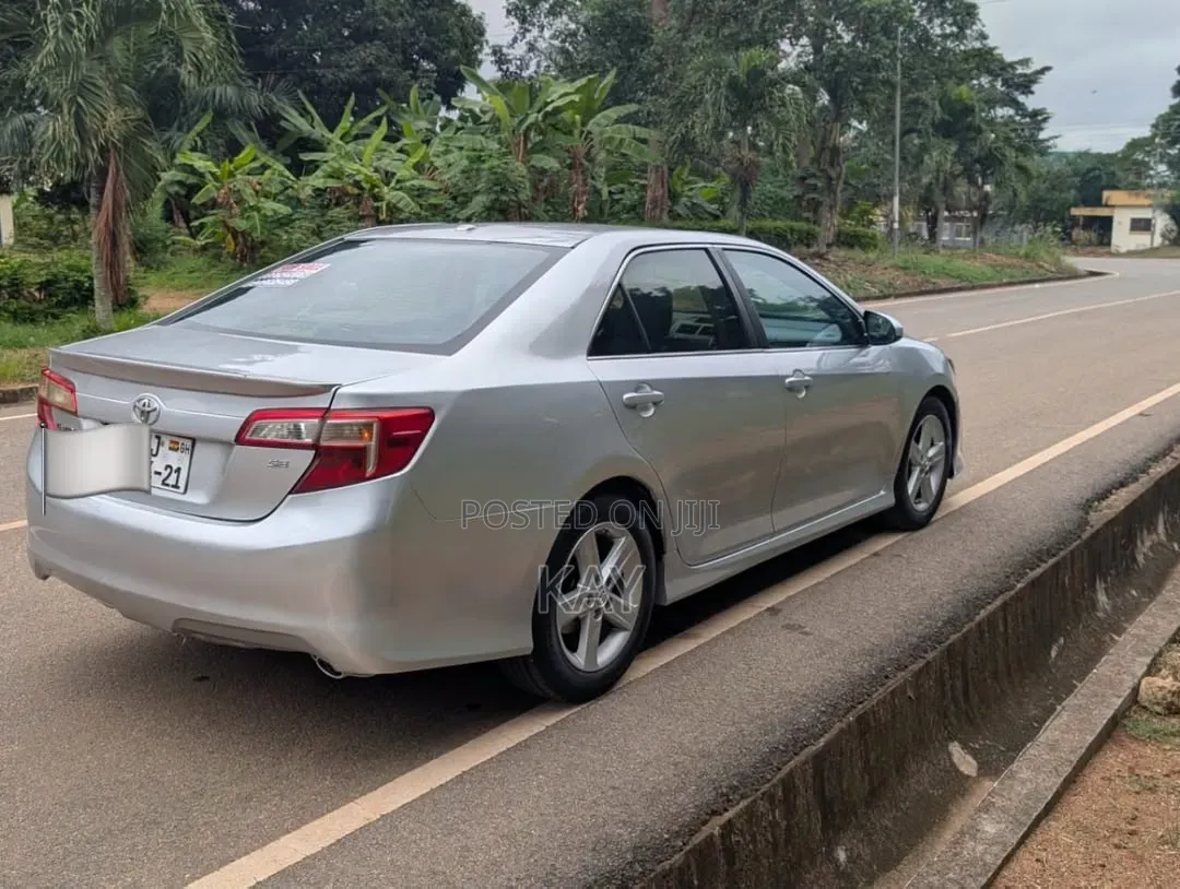 Toyota Camry SE 4dr Sedan (2.5L 4cyl 6A) 2013 Silver