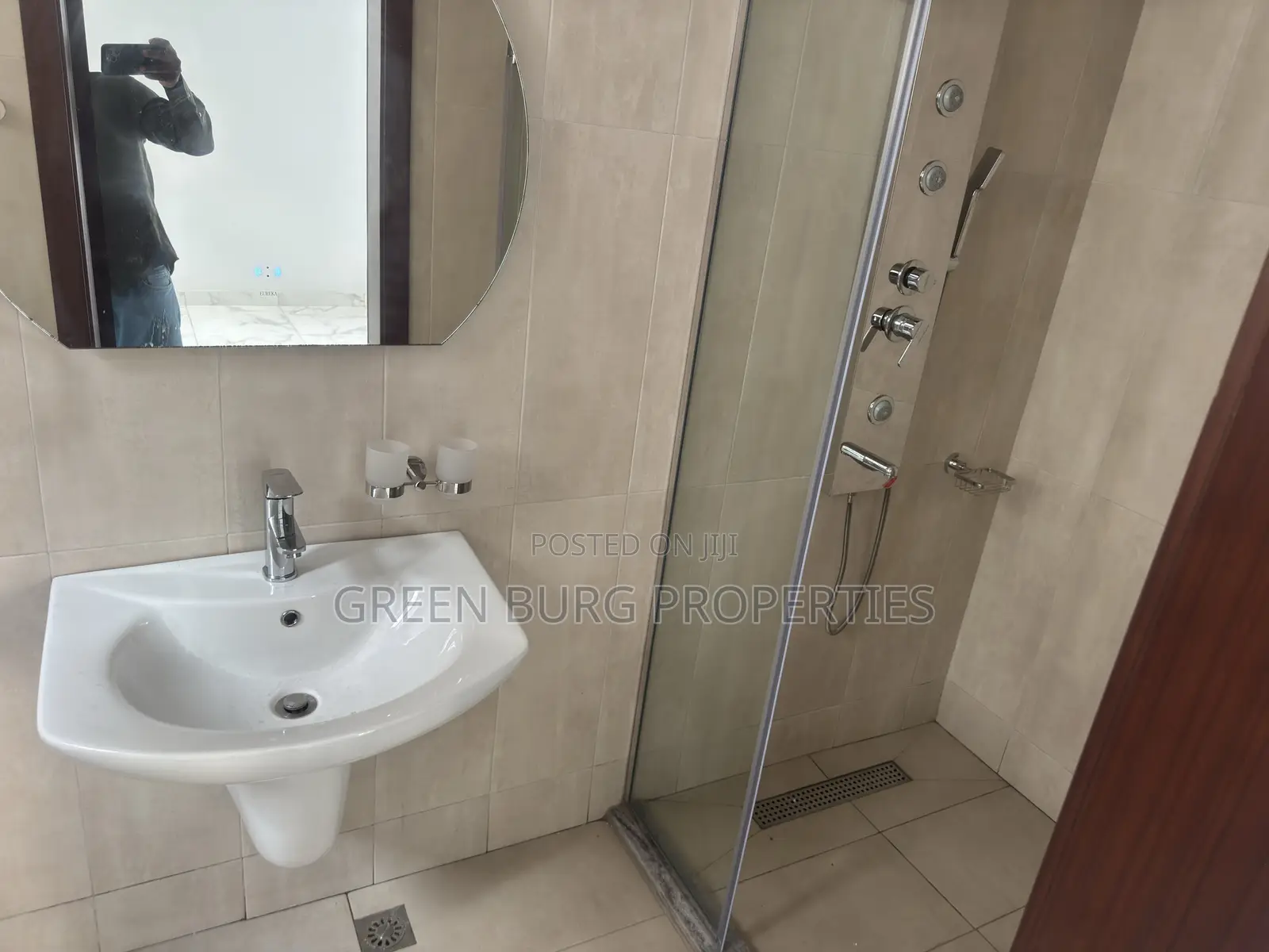 5bdrm House in East Legon for rent