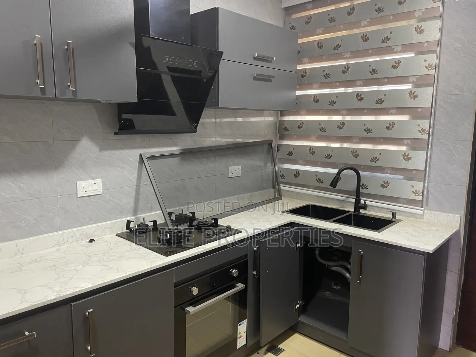 2bdrm Apartment in Community 25 Tema for rent