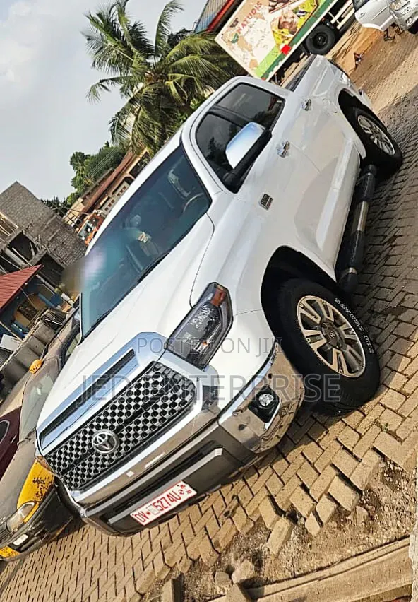 Toyota Tundra 2017 White